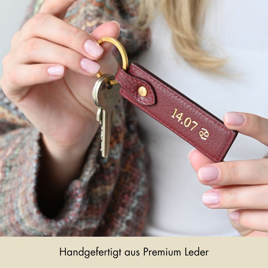 Keycharm Classic Grained Leather | Dark Red & Gold