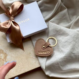 Keycharm Heart Grained Leather | Beige & Gold