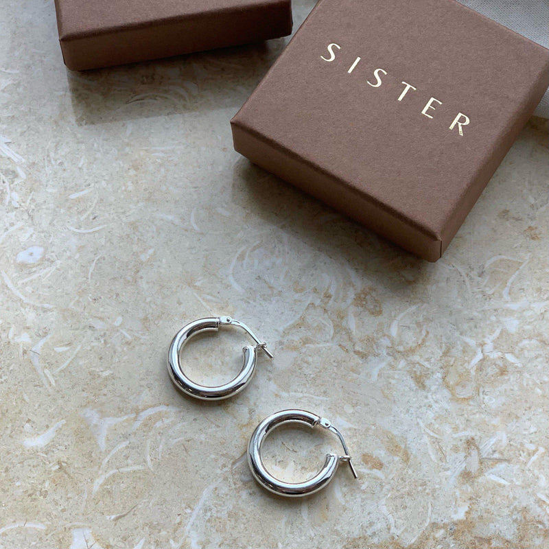 Chunky Hoop Ohrringe | Silber von Sister | Geschenke bei MERSOR